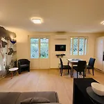 Agreable 2 Pieces Avec Terrasse Et Jardin