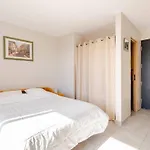 Charmant Studio Renove Au Coeur Du Lavandou Avec Clim Et Terrasse - Fr-1-816-7