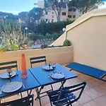 Les Virgiles Ste-Maxime, Appt Climatise Pour 4 Pers Avec Vue Sur La Piscine, Parking
