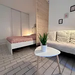 Studio Sur Le Port De Hyeres - A 2Min Des Plages, Clim & Balcon
