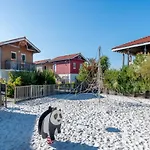 Neat Holiday Home In Sunny Les Landes