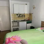 Chambre Kitchenette Avec Petite Terrasse
