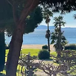 L Eden Croisette Nid Douillet En Bord De Plage