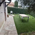 Appartement T2 Bas De Villa Avec Jardinet Au Calme Proche Mer