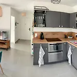Appartement Charmant A Six-Fours-Les-Plages Avec Jardin