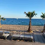 Beautiful Bright And Quiet 32 M Apartment