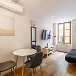 Magnificent Renovated 2 Room Apartment