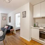 Magnificent Renovated 2 Room Apartment