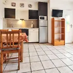 Studio Confortable A Hyeres Avec Terrasse Et Jardin - 20 M²