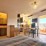 Studio Confortable A Hyeres 22 M² + Terrasse C
