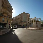 Grand 2P Face Mer Avec Balcon, Parking, Piscine Et Spa En Centre-Ville A Menton - Fr-1-196-284