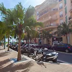 Grand 2P Face Mer Avec Balcon, Parking, Piscine Et Spa En Centre-Ville A Menton - Fr-1-196-284