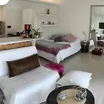 Studio With Access To Pool