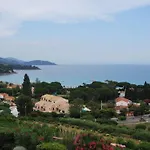 Le Lavandou T2 Pour 4 Personnes Avec Terrasse, Vue Mer, Parking - Fr-1-803-36