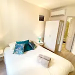 2 Bedrooms 2 Bathrooms 1 Min Palais & Beaches