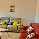 Bright T2 Apartment 11 Minutes From The Beach