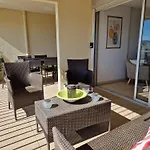 Beau 65 M2 En Front De Mer A St Raphael - Piscine