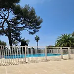 Beau 65 M2 En Front De Mer A St Raphael - Piscine