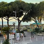 Face A La Mer Et A 2 Pas Des Plages