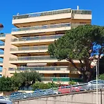 Studio F1 Avec Jardin, Proche Du Palais Des Festivals Et Des Plages