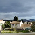 F4 House In Residence With Private Garden