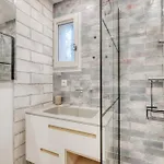 Magnificent Newly Renovated Close To Beach & Swimming Pool