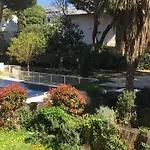 Hyeres : T2 Avec Clim, Piscine & Parking Au Port - Fr-1-335-190