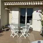 Studio Cabine A Giens Avec Terrasse, Piscine Et Parking - Fr-1-335-193