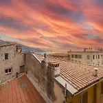 Le Saint Michel,Dernier Etage, Vieux Menton, Zone Pietonne