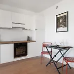 Les Orangers, Charmant Studio Avec Coin Nuit, Incroyable Vue Sur La Ville Et La Mer, Parking