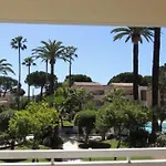 Cozy Apt With Terrace In Golfe Juan