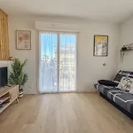 Studio Avec Terrasse Et Parking A Saint-Raphael