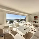 Penthouse 2-Bedroom Apartment With 360º Views And Parking