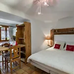 Chalet Familial Au Centre De Courchevel Le Praz, Proche Pistes Et Commerces, Terrasse Plein Sud - Fr-1-568-10 (Adults Only)
