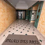 La Terrasse De Palais Des Arts