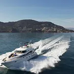 Superbe Yacht Dans Le Port De Cannes