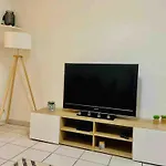 Charming Apartment 100M From The Beach