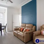 Apartment Near Station And Shops