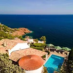 Villa Avec Vue Panoramique Et Piscine A Saint-Raphael
