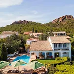 Villa Avec Vue Panoramique Et Piscine A Saint-Raphael