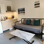 Appartement Renove Port De Hyeres Plage A Pieds