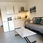 Appartement Renove Port De Hyeres Plage A Pieds