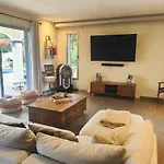 Lovely Villa With Swimming Pool For 6 People