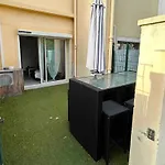 Appartement Charmant Au Pradet Avec Terrasse 33 M² Jardin