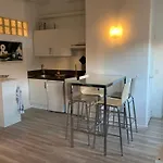 Bright And Airy Apartment For 2 Guests Near Marche Provencal
