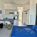 Grand Palais - Beautiful Top Floor Studio - Sea Front With Ac