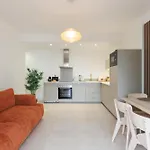 Appartement 4 Personnes Situe A 2 Pas De La Croisette Et Des Plages