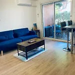 Superbe Appartement Climatise Avec Wifi Classe 3 Etoiles A 50 M De La Plage Le Lavandou
