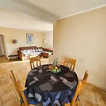 Bel Appartement Avec Balcon A 300M De Plage, Climatisation, Internet...