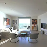 130 M3 Apartment With 3 En-Suite Bedrooms And Exceptional Sea View